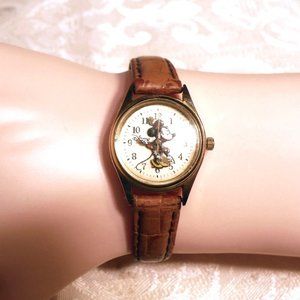 Ladies Disney Parks Minnie Mouse Watch w/Tan Leather Band, New Battery